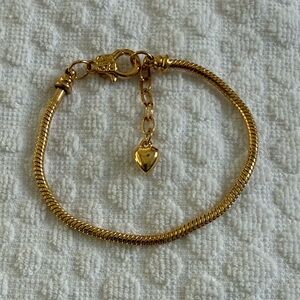 Elegant Gold Bracelet with Heart Charm
New in bag